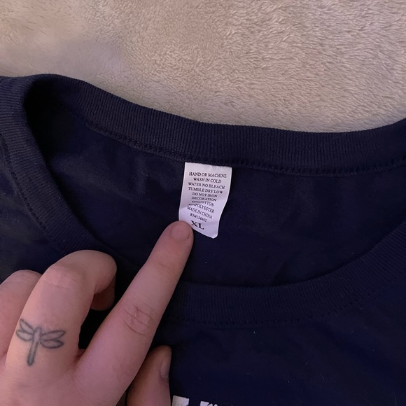 trendy crop top - Picture 4 of 4